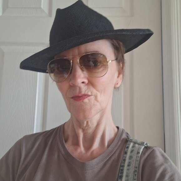 Hat w/leather accents. EUC. Handmade in Italy. main image 11
